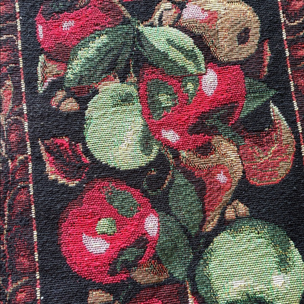 Apple 🍎 Patterned Table Runner - Picture 3 of 3